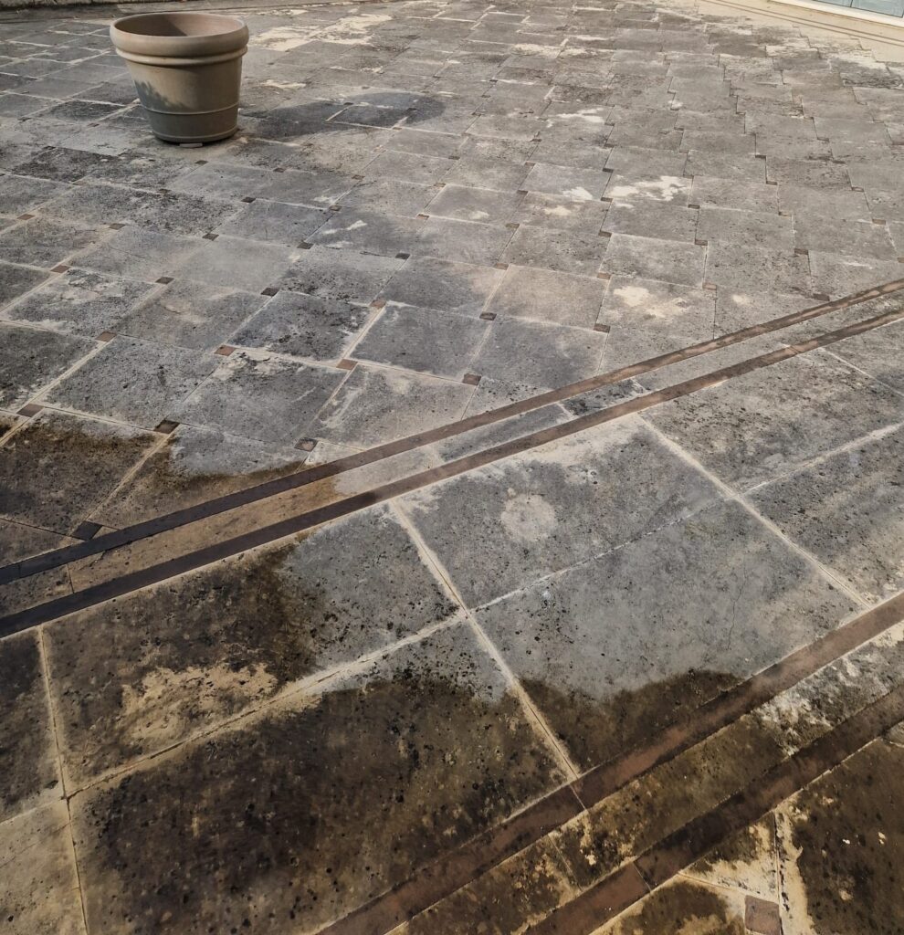come pulire un terrazzo esterno